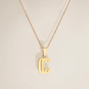 Pendentif C de Cruval, maille forçat fine, doré