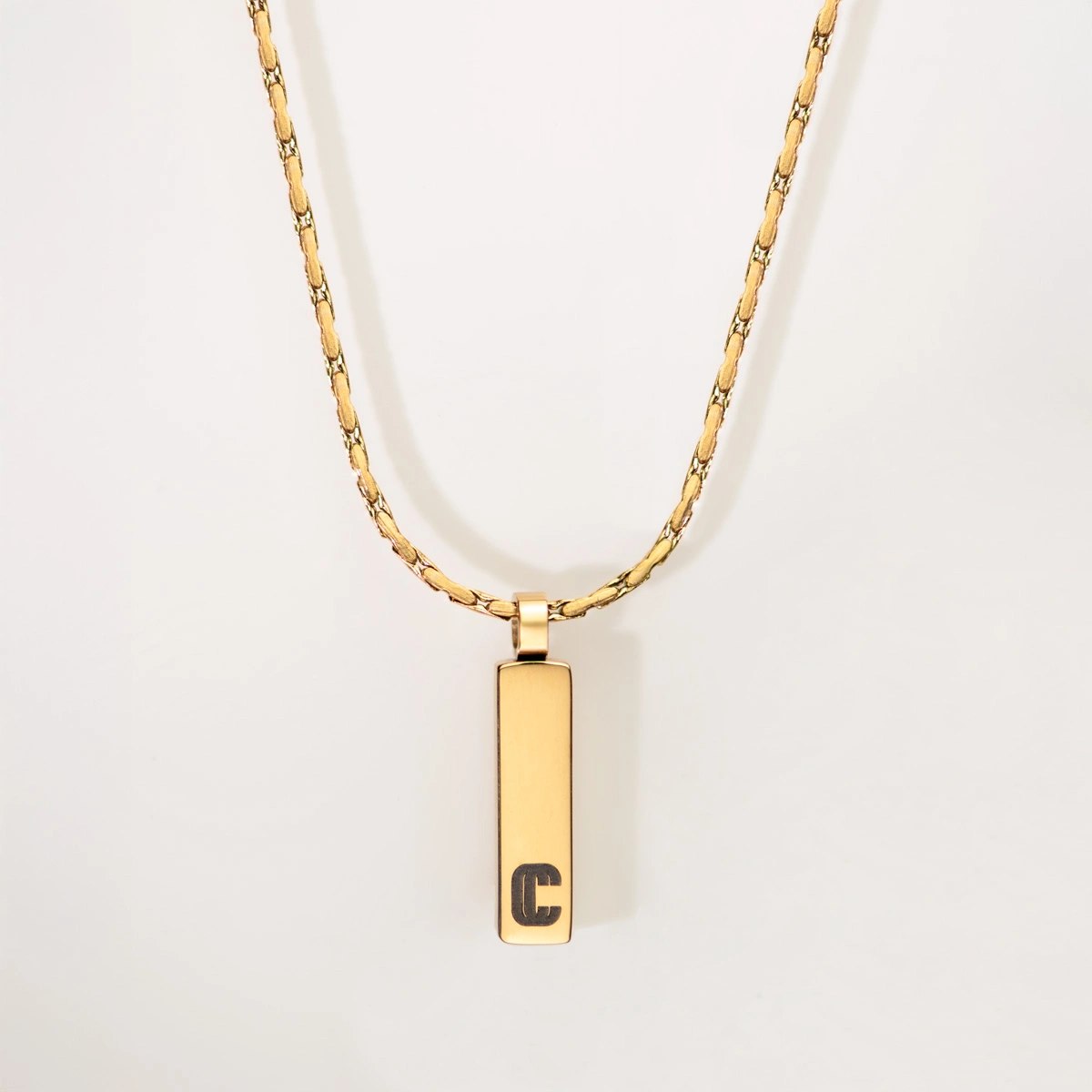 Pendentif forma, maille forçat limée, doré