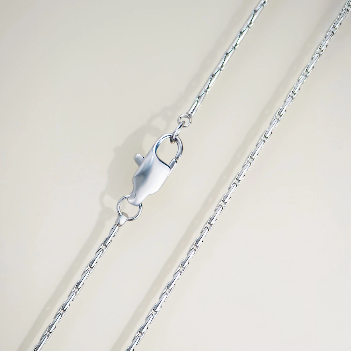 Pendentif forma, maille forçat limée, argenté – Image 3